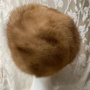 Mink real fur women’s hat Furs by L. Chester Fort Wayne, vintage Vintage Blonde Mink Fur Hat – Dovetail main image 4